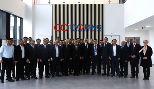 乌兹别克斯坦商务代表团莅临双环传动匈牙利子公司EVORING考察交流